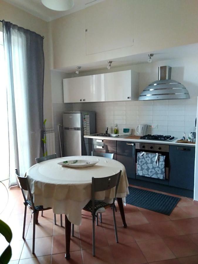 Fronte Al Porto Appartement Salerno Buitenkant foto