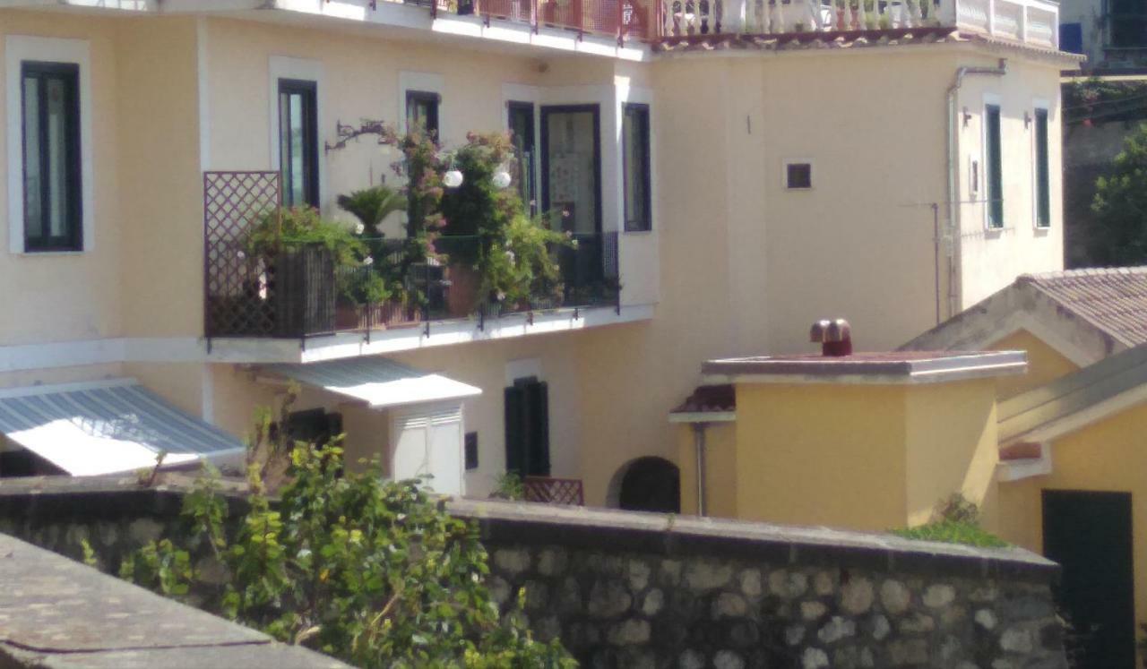 Fronte Al Porto Appartement Salerno Buitenkant foto
